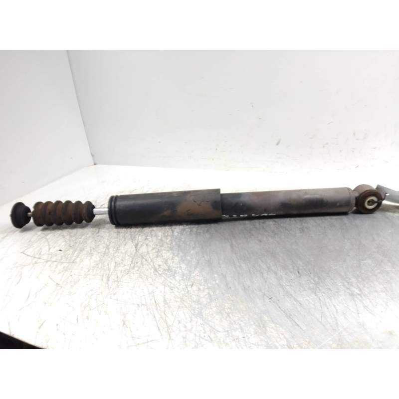 Recambio de amortiguador trasero para renault clio grandtour dynamique referencia OEM IAM   05