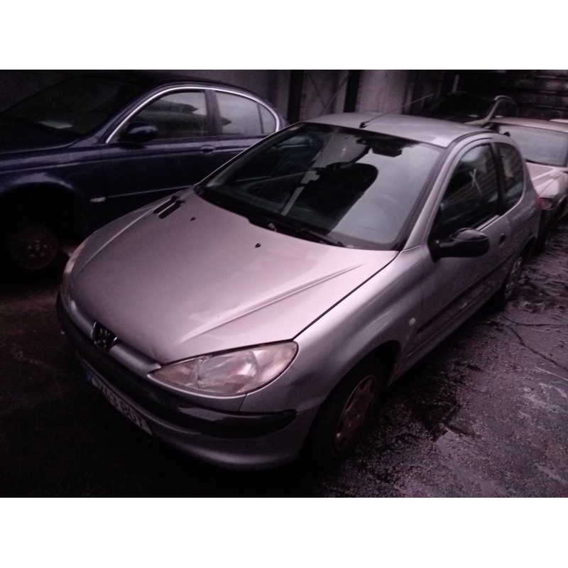 peugeot 206 berlina del año 2001