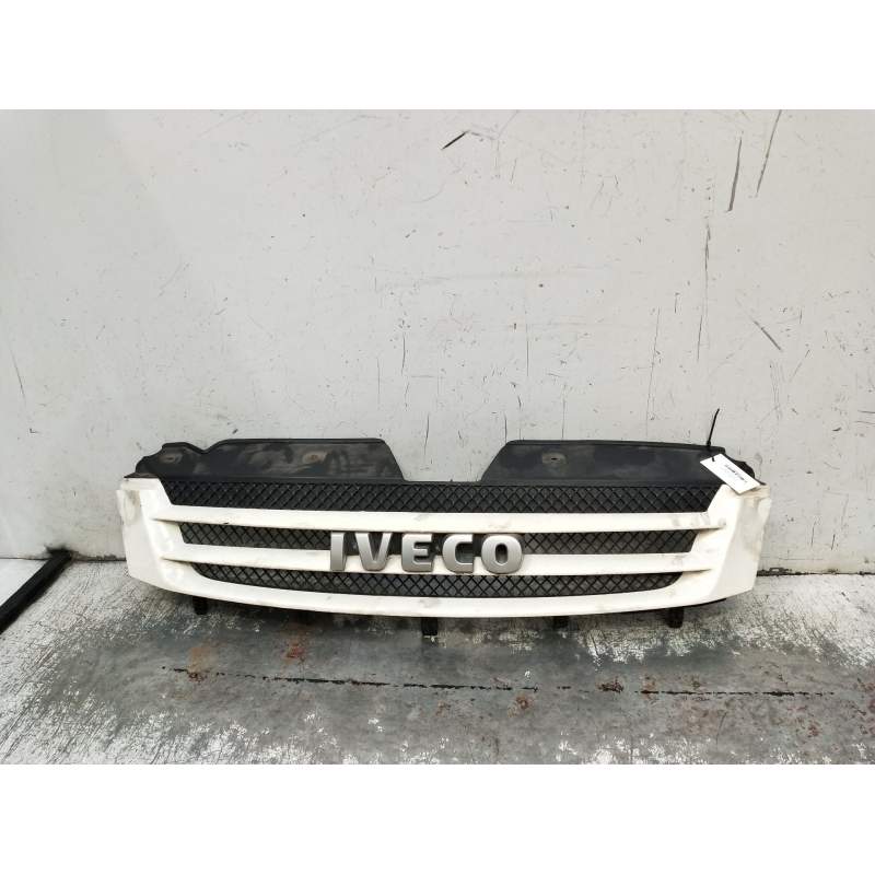 Recambio de rejilla delantera para iveco daily iv caja/chasis 55s18w referencia OEM IAM   2006