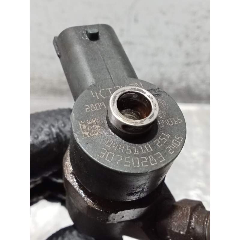 Recambio de inyector para volvo s60 i (384) d5 referencia OEM IAM 0445110251 30750283 BOSCH