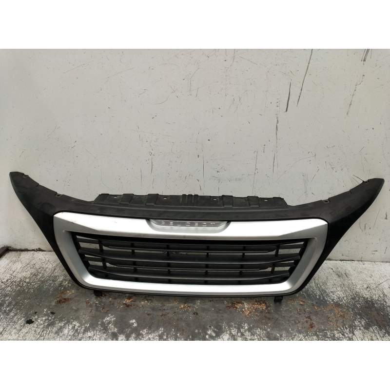 Recambio de rejilla delantera para peugeot boxer furgoneta 2.0 bluehdi 130 referencia OEM IAM   2014