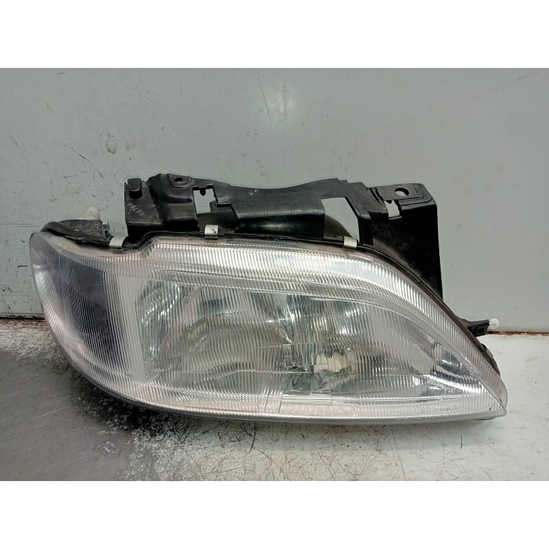 Recambio de faro derecho para citroen xsara berlina 1.9d seduction referencia OEM IAM   