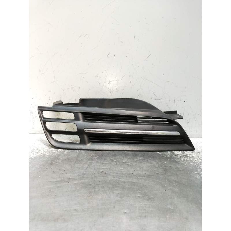 Recambio de rejilla delantera para nissan micra iii (k12) 1.2 16v referencia OEM IAM  DERECHA 