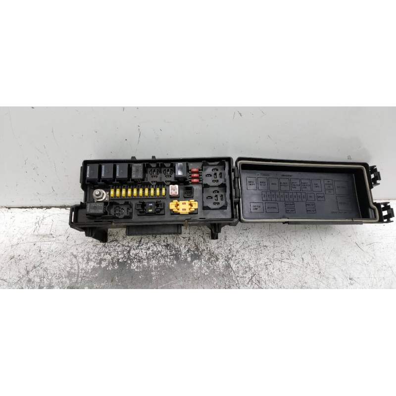 Recambio de caja reles / fusibles para jeep gr. cherokee (wh) 3.0 crd limited referencia OEM IAM 04692167AB  