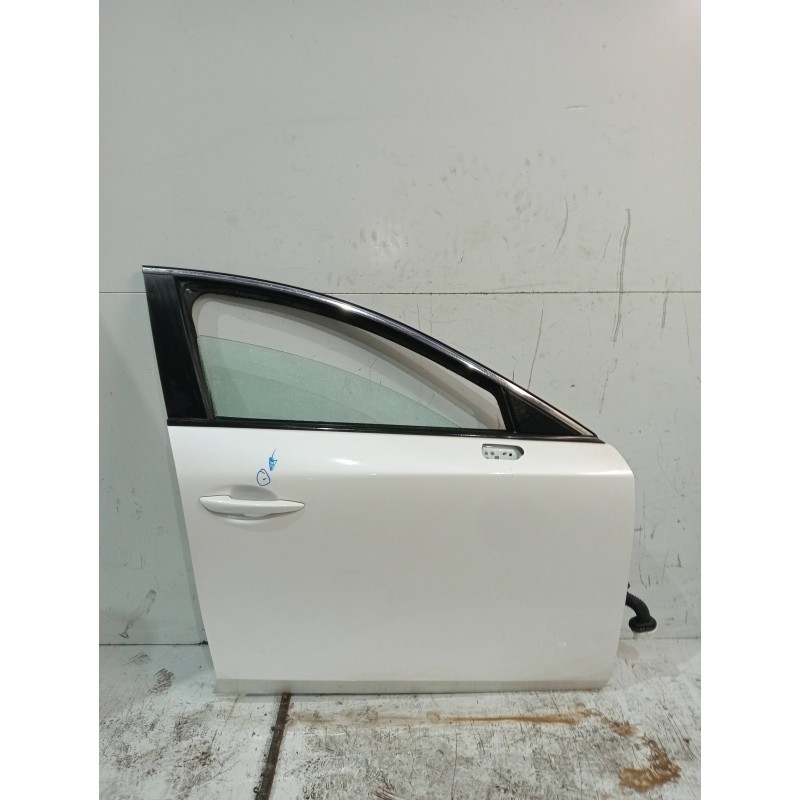 Recambio de puerta delantera derecha para mazda 3 berlina (bp) evolution referencia OEM IAM   4P