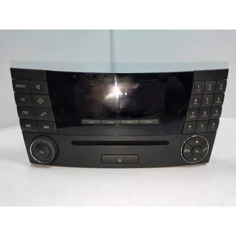 Recambio de sistema audio / radio cd para mercedes-benz clase e (w211) berlina referencia OEM IAM A211820988  2002