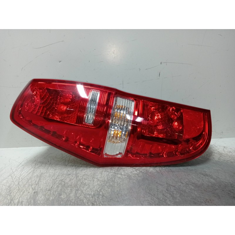 Recambio de piloto trasero izquierdo para hyundai h1 2.5 crdi cat referencia OEM IAM 924014H020  