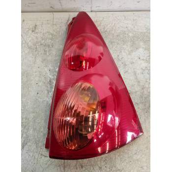 PILOTO TRASERO DERECHO 815500H040 