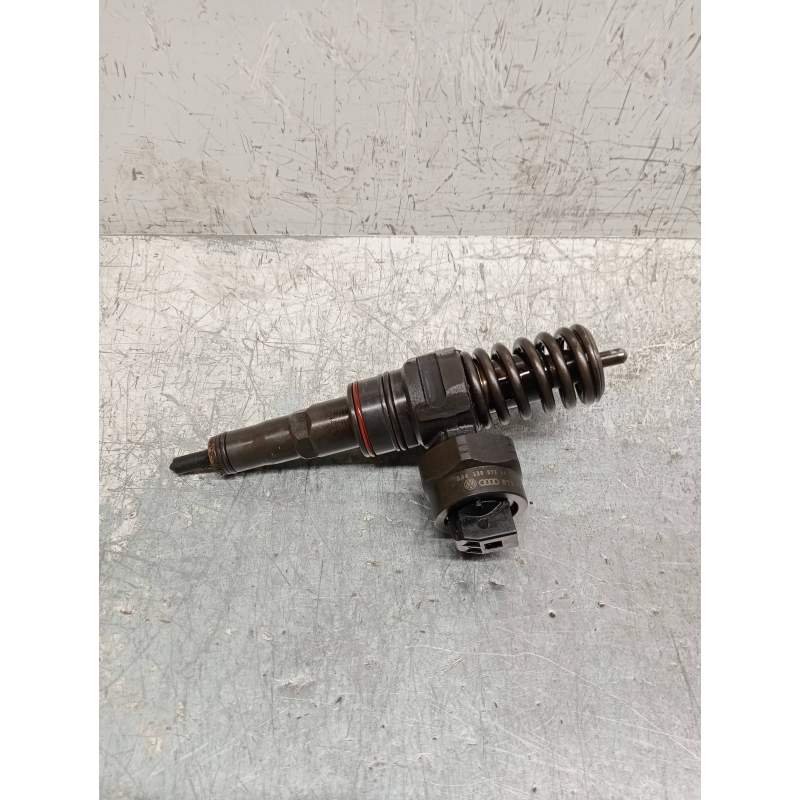 Recambio de inyector para volkswagen passat berlina (3b3) highline referencia OEM IAM 0414720028 038130073AA BOSCH