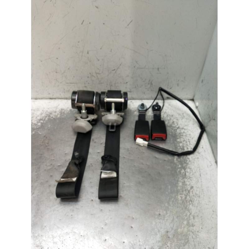 Recambio de juego cinturones trasero para toyota verso (_r2_) 2.2 d-4d (aur21_) referencia OEM IAM  5P 2009