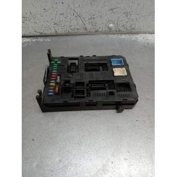 CAJA RELES / FUSIBLES 