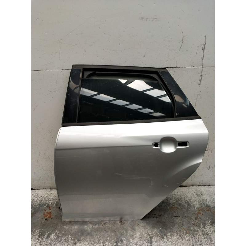 Recambio de puerta trasera izquierda para ford focus iii turnier 1.6 tdci referencia OEM IAM   2011