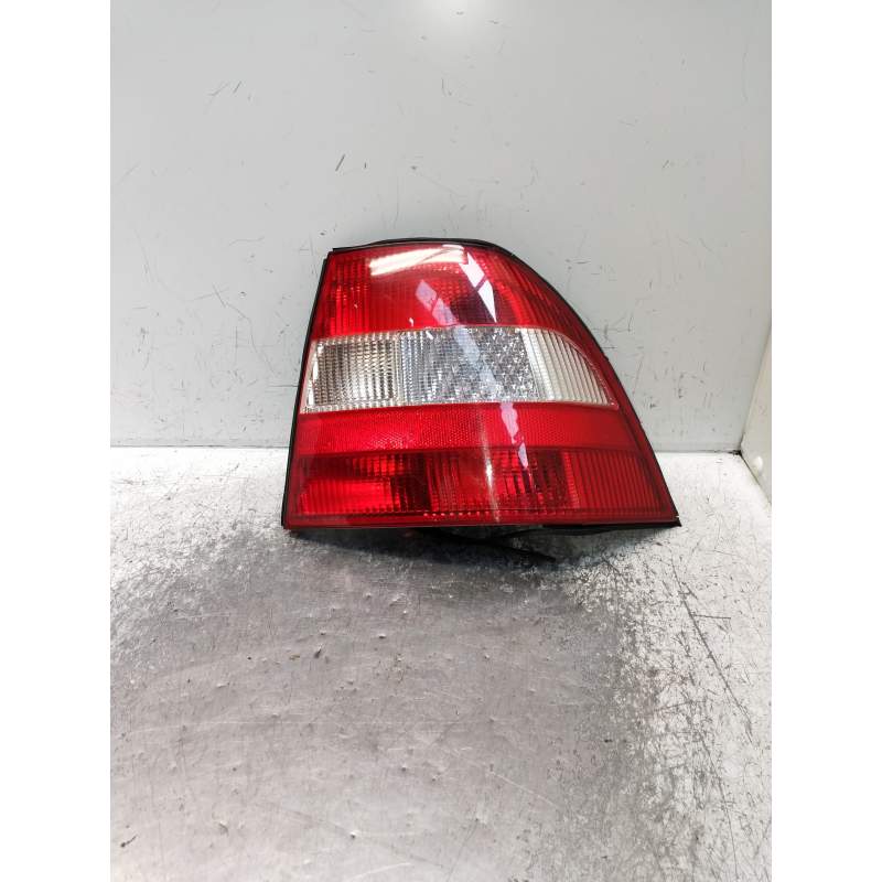 Recambio de piloto trasero derecho para opel vectra b berlina referencia OEM IAM 90568049 4P B/95