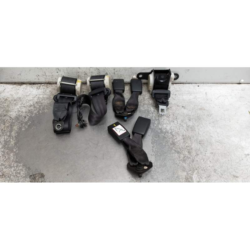 Recambio de juego cinturones trasero para nissan almera (n16/e) comfort referencia OEM IAM  3P 2000