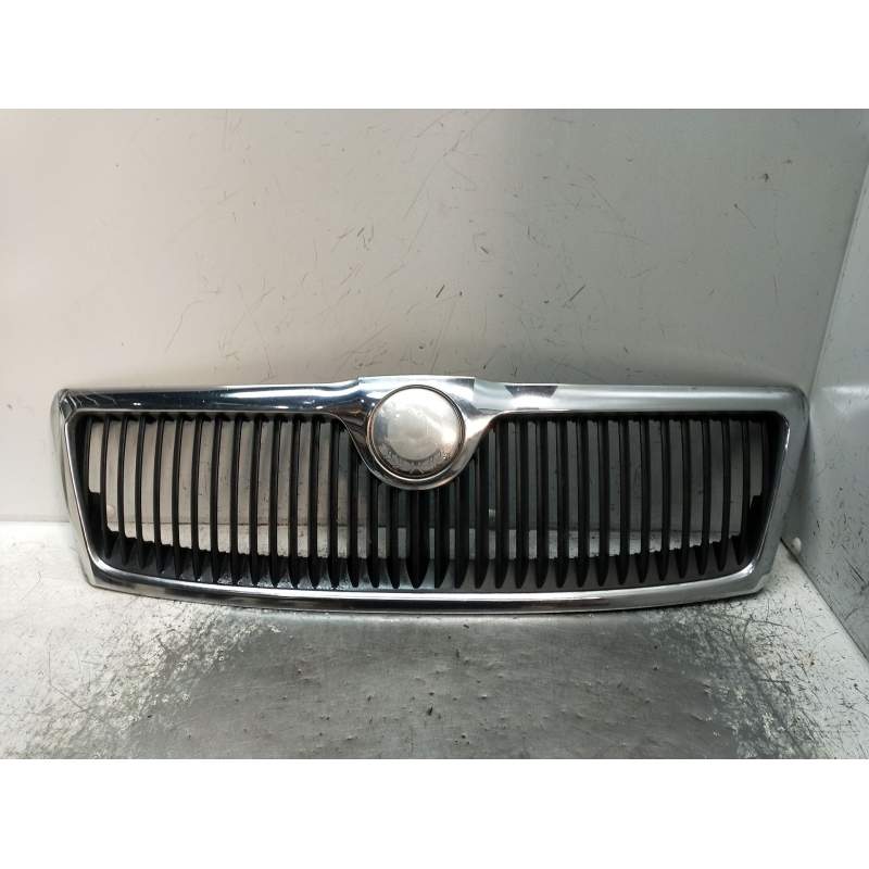 Recambio de rejilla delantera para skoda octavia ii (1z3) 1.9 tdi referencia OEM IAM   2004