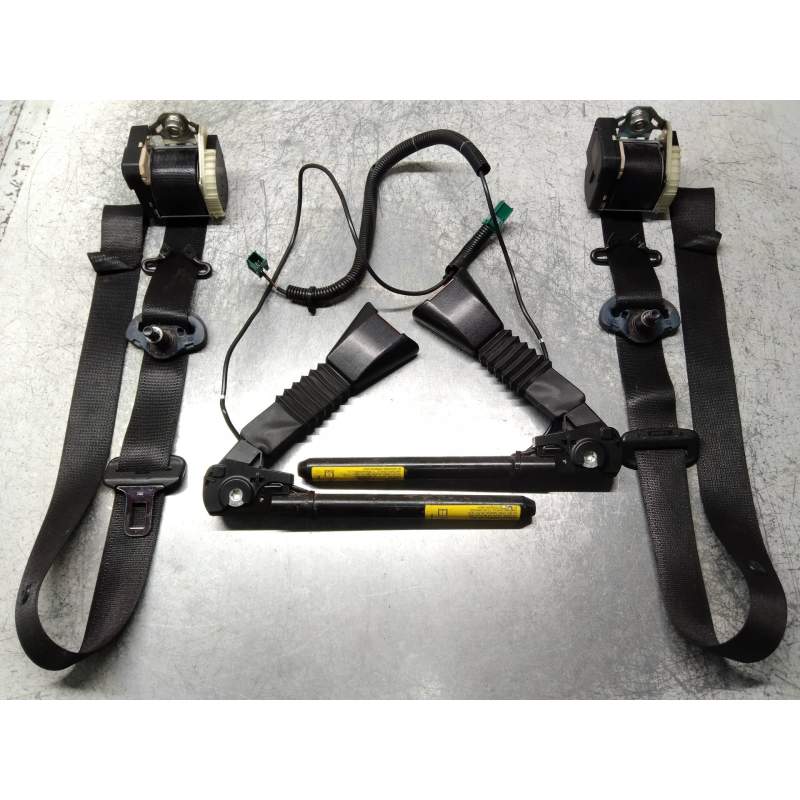 Recambio de juego cinturones delantero para opel corsa c elegance referencia OEM IAM  3P 2001