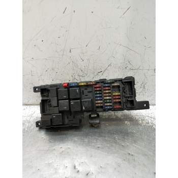 CAJA RELES / FUSIBLES 8678449 518826003 2002