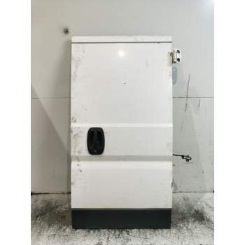 PUERTA TRASERA DERECHA 5P 