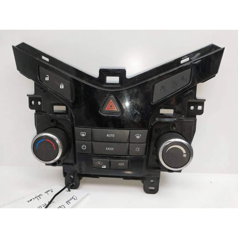 Recambio de mando calefaccion / aire acondicionado para chevrolet cruze station wagon ltz referencia OEM IAM 38620213158  