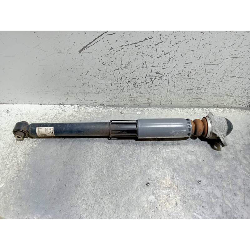 Recambio de amortiguador trasero izquierdo para audi a3 (8vk) basic referencia OEM IAM 801402000576 5Q0512011GE 814902010820
