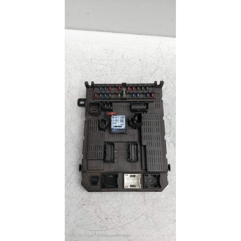Recambio de caja reles / fusibles para citroën c5 berlina 2.0 hpi exclusive referencia OEM IAM 9647448280  