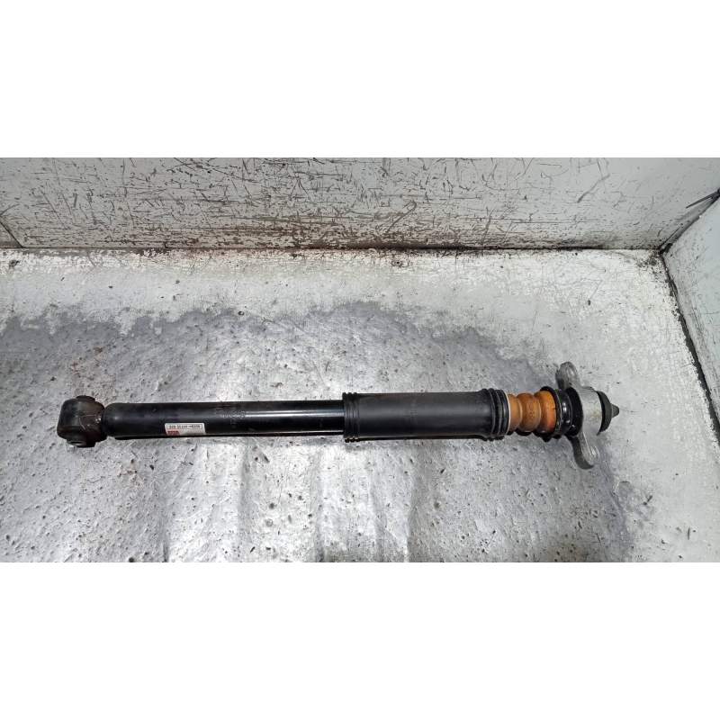 Recambio de amortiguador trasero derecho para kia rio (yb) drive referencia OEM IAM 55300H8200  