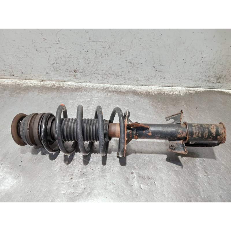 Recambio de amortiguador delantero derecho para mercedes-benz vito (w638) combi referencia OEM IAM A6383200913  