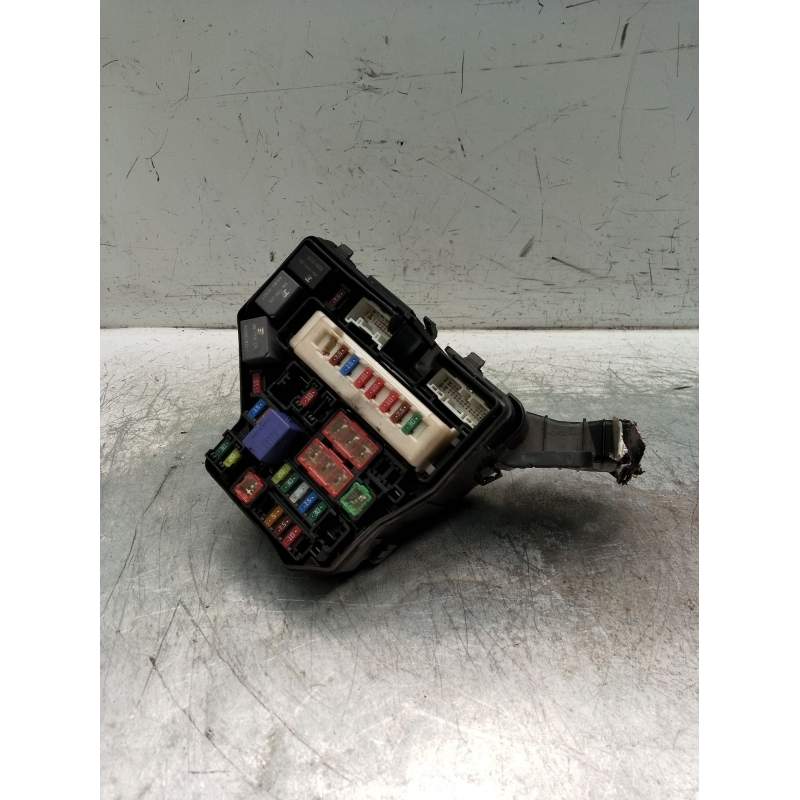Recambio de caja reles / fusibles para toyota yaris live referencia OEM IAM  14TD 2013