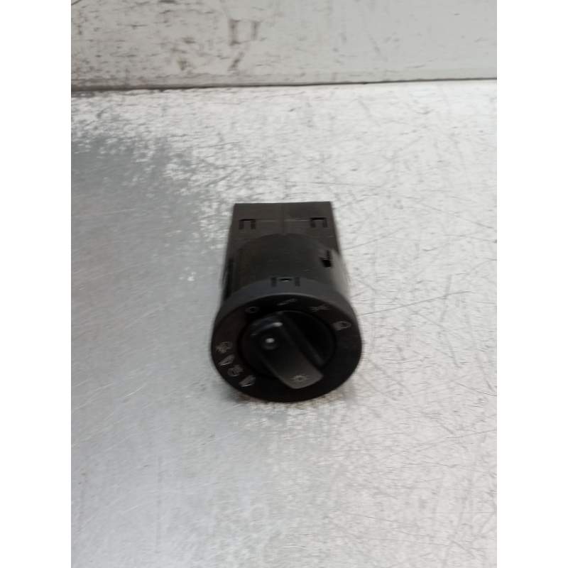 Recambio de mando luces para audi a4 b7 (8ec) 3.0 tdi quattro referencia OEM IAM 8E0941531D INTERRUPTOR 2005