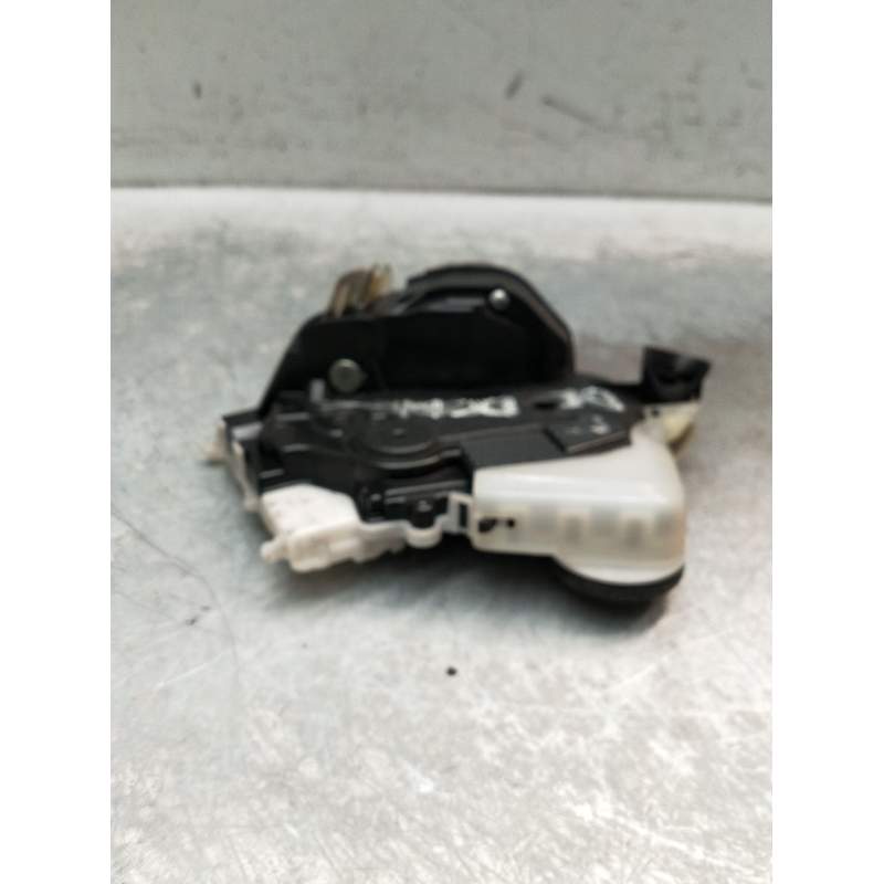 Recambio de motor cierre centralizado delantero derecho para toyota yaris live referencia OEM IAM  5P 2013
