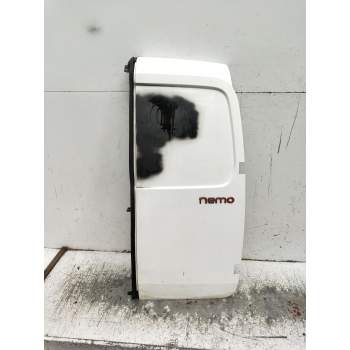 PUERTA TRASERA DERECHA CIEGA 4p 2010