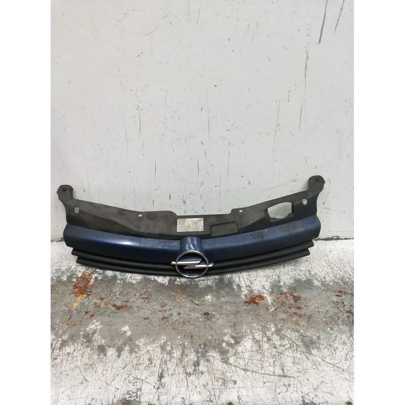 Recambio de rejilla delantera para opel astra h caravan 1.7 16v cdti referencia OEM IAM   H/2004