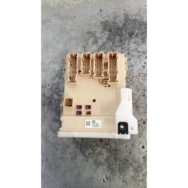 Recambio de caja reles / fusibles para lexus nx 300h 4wd referencia OEM IAM 8273078011 63586794 