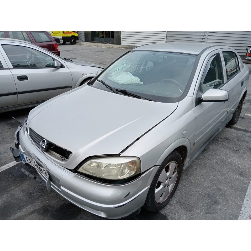 opel astra g berlina del año 2000