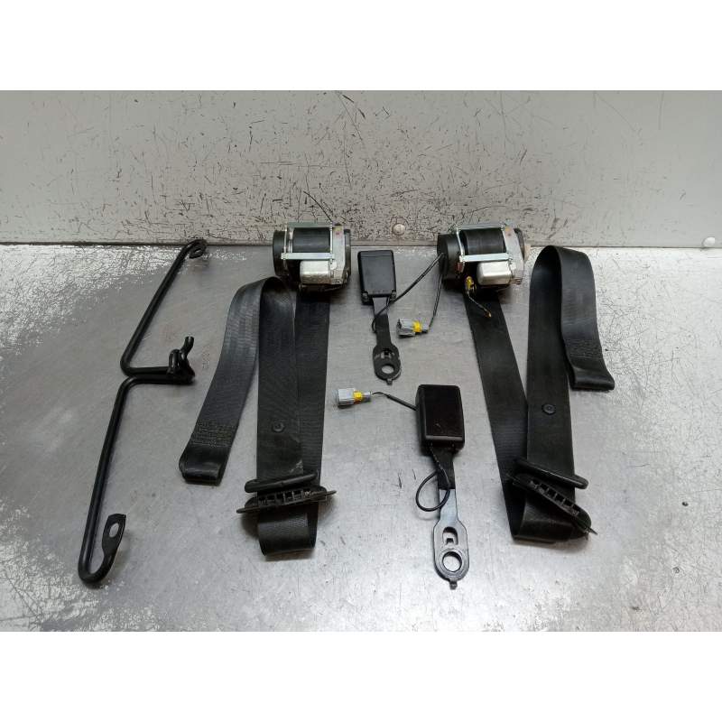 Recambio de juego cinturones delantero para peugeot 208 i (ca_, cc_) 1.6 hdi referencia OEM IAM   