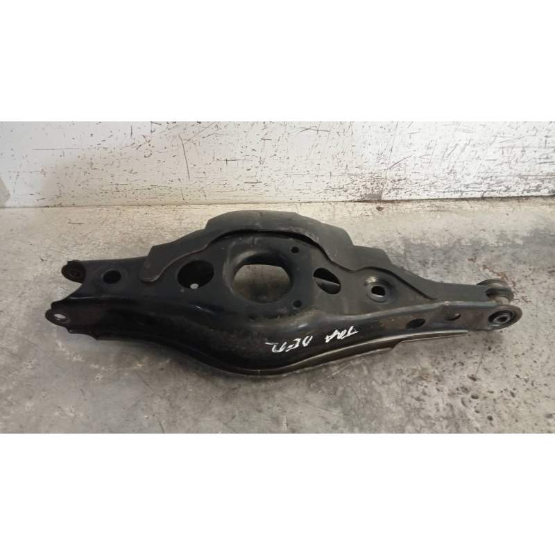 Recambio de brazo suspension inferior trasero derecho para lexus nx 300h 4wd referencia OEM IAM   