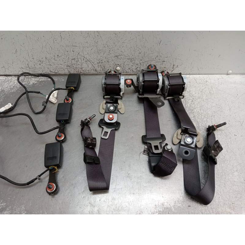 Recambio de juego cinturones trasero para kia carens iv 1.7 crdi referencia OEM IAM  5P 2013