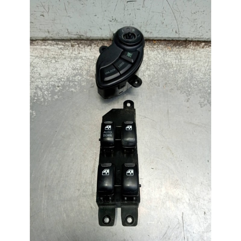 Recambio de mando elevalunas delantero izquierdo para hyundai santa fe (sm) 2.0 crdi cat referencia OEM IAM 9357026100 935302600