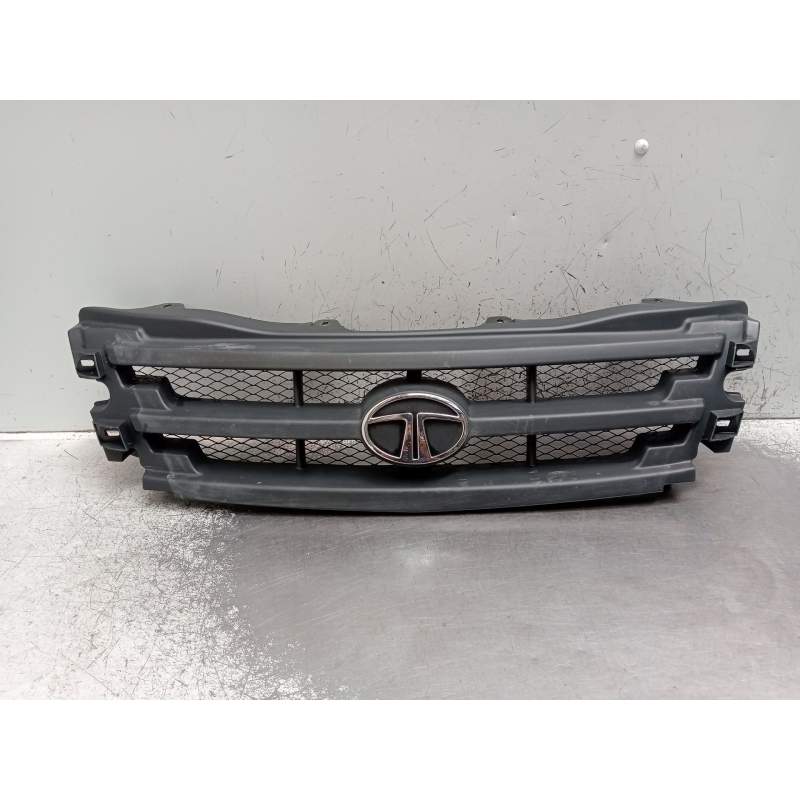 Recambio de rejilla delantera para tata xenon 2.2 dci referencia OEM IAM   2008