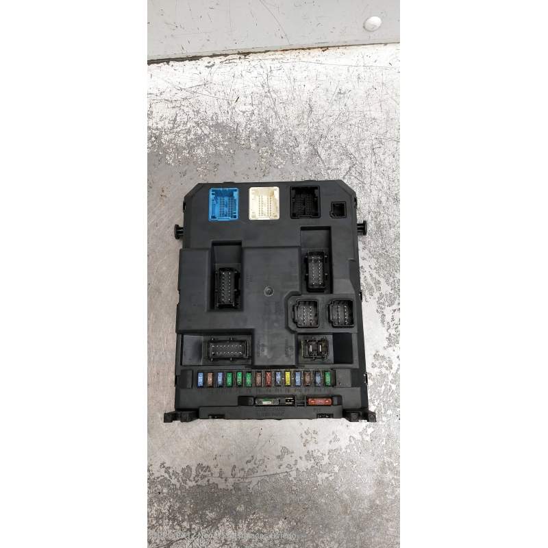 Recambio de caja reles / fusibles para citroën c3 exclusive referencia OEM IAM 9666952280 BSIEVX0400 2009