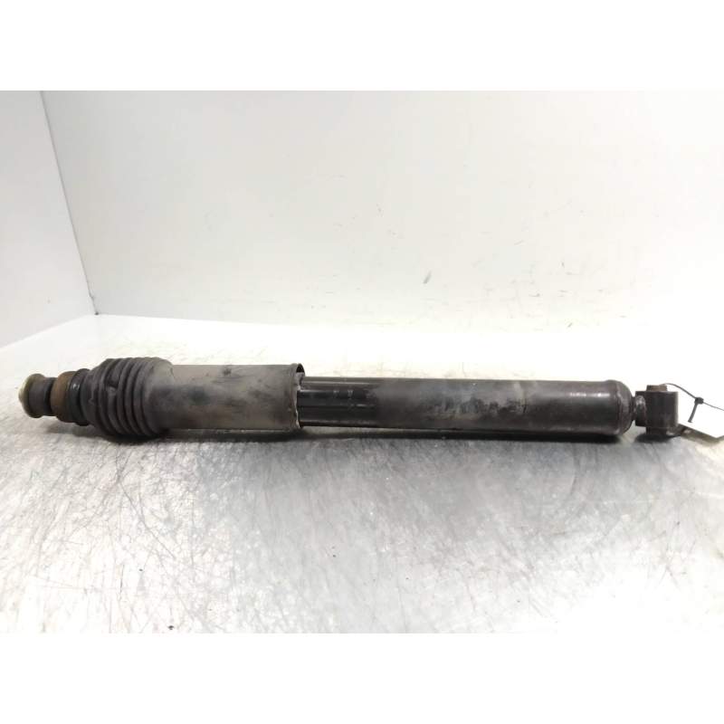 Recambio de amortiguador trasero para ssangyong rodius 2.7 turbodiesel cat referencia OEM IAM  27XDI 2005