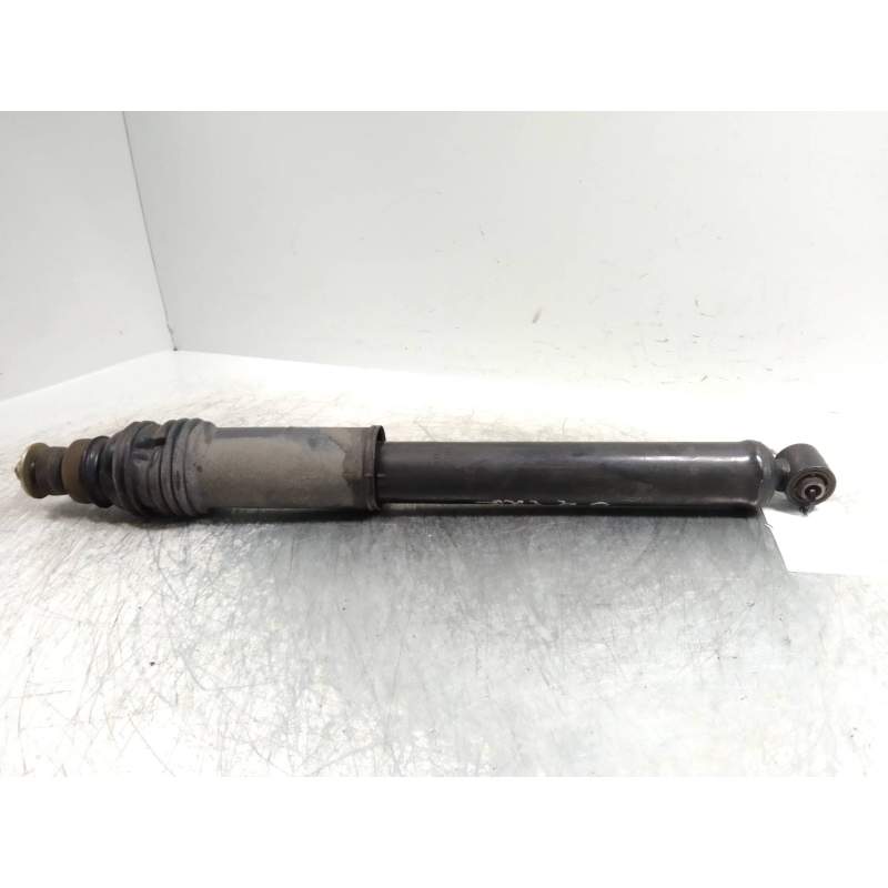 Recambio de amortiguador trasero para ssangyong rodius 2.7 turbodiesel cat referencia OEM IAM  27XDI 2005