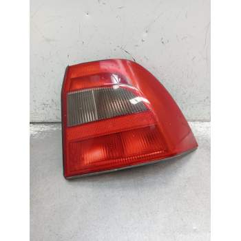 PILOTO TRASERO DERECHO 4P B/99