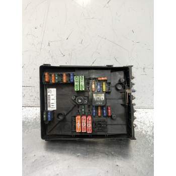 CAJA RELES / FUSIBLES 017181301 2006