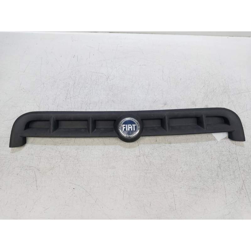 Recambio de rejilla delantera para fiat doblo cargo (223) 1.9 diesel cat referencia OEM IAM   2001