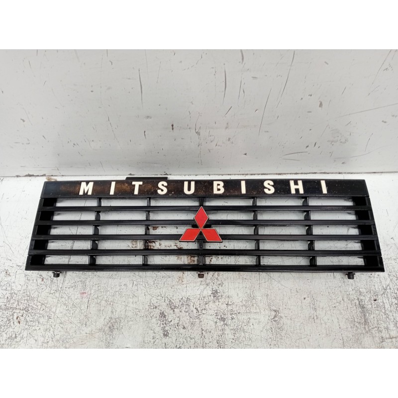 Recambio de rejilla delantera para mitsubishi montero (l040) 2500 td (2-ptas.) referencia OEM IAM   