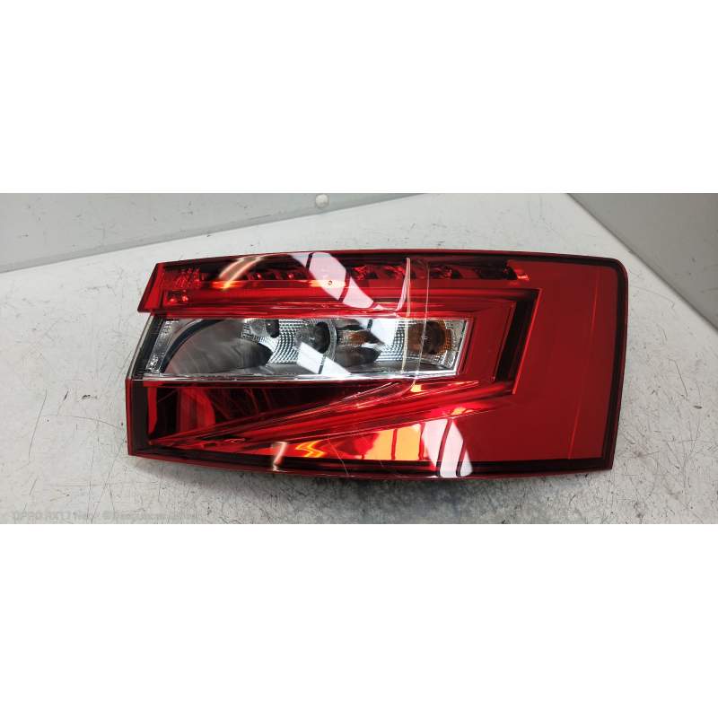 Recambio de piloto trasero derecho para skoda superb (3v3) active referencia OEM IAM 3V5945208A  