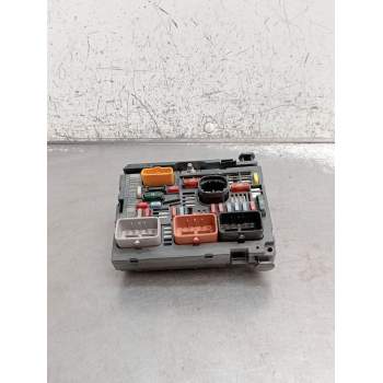 CAJA RELES / FUSIBLES 