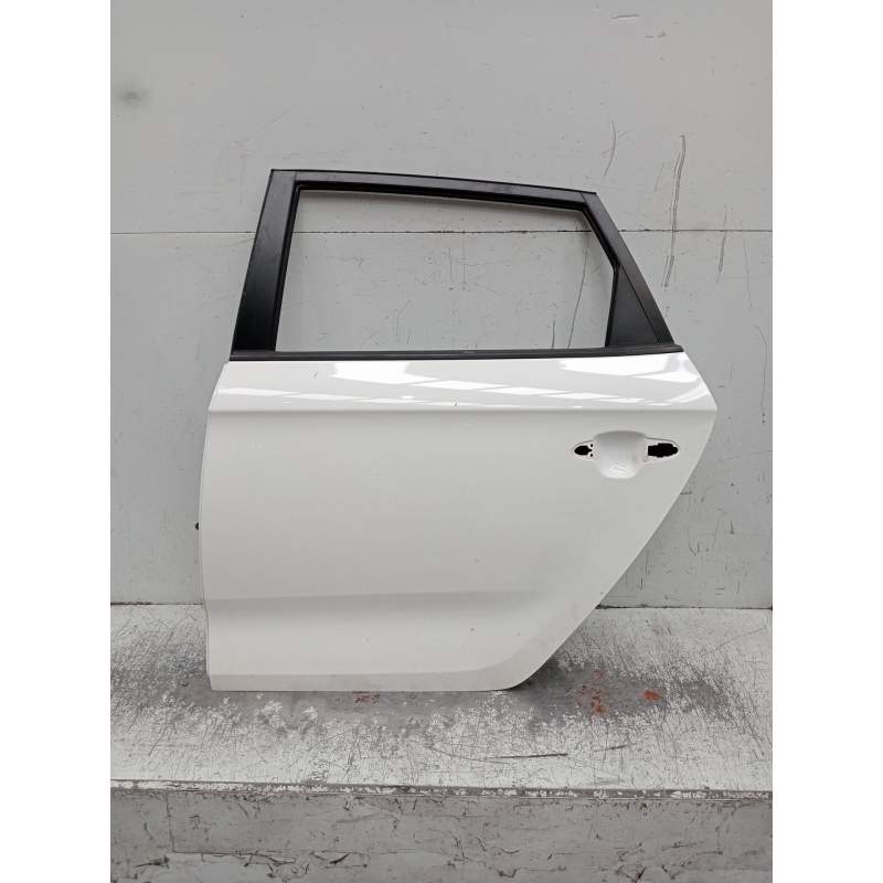 Recambio de puerta trasera izquierda para kia carens ( ) referencia OEM IAM  5p 2016