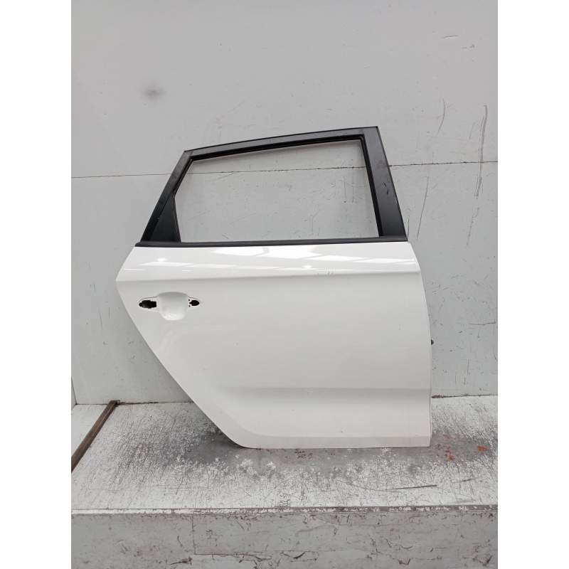 Recambio de puerta trasera derecha para kia carens ( ) referencia OEM IAM  5p 2016